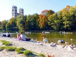 Am Isarufer im Herbst