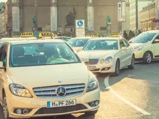 Taxen warten am Odeonsplatz