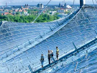 Zeltdachtour auf dem Dach des Olympiastadions