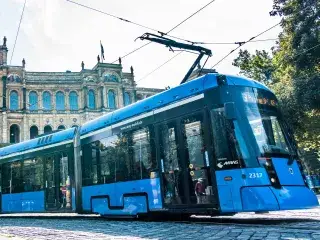 Tram 19 und Maximilianeum