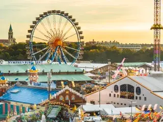 Oktoberfest-Panorama mit Riesenrad