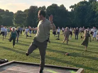 Tanzen im Park im Münchner Westpark