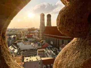 Blick vom Rathausturm auf die Frauenkirche.