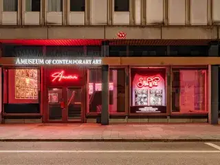 AMUSEUM in München von Außen Ausstellung von NoName