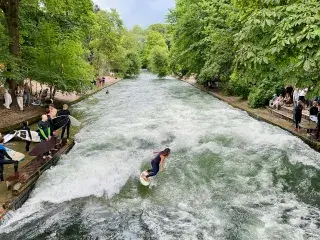 Eisbachwelle am 27. Juni 2025