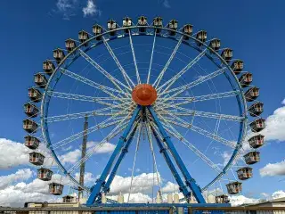 Das Riesenrad sieht schon fast fertig aus