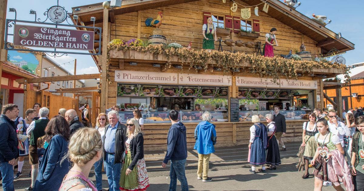 Goldener Hahn auf dem Oktoberfest - muenchen.de