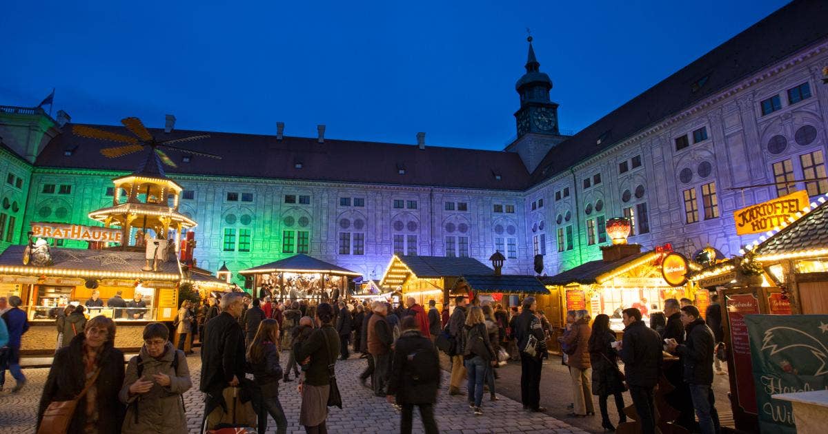 Weihnachtsdorf in der Residenz muenchen.de