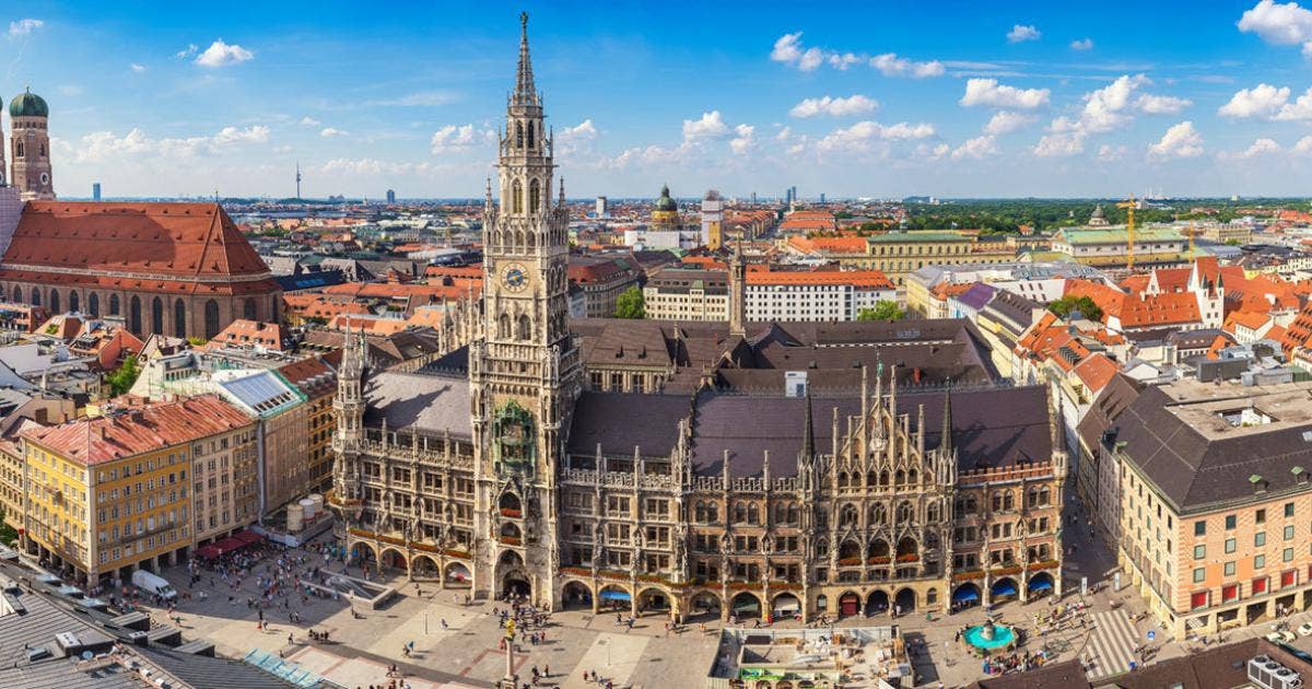 Marienplatz: the central square of Munich with the City Hall - muenchen.de
