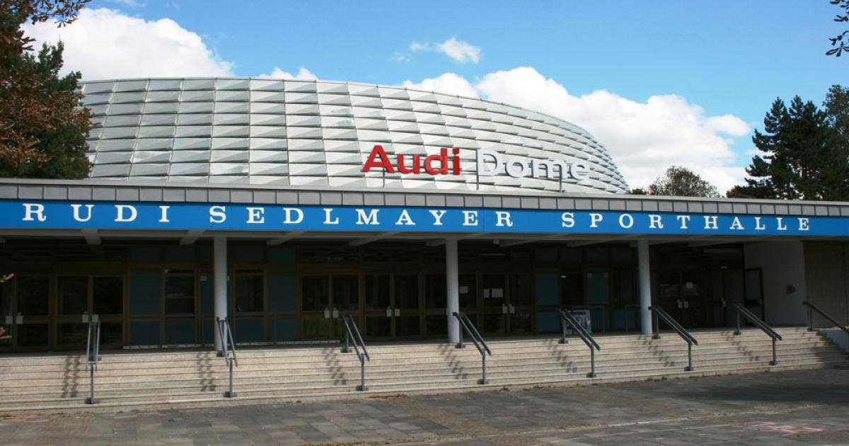 pferd-ostern-vieh-audi-dome-fc-bayern-basketball-l-hmen-einstellen-katze