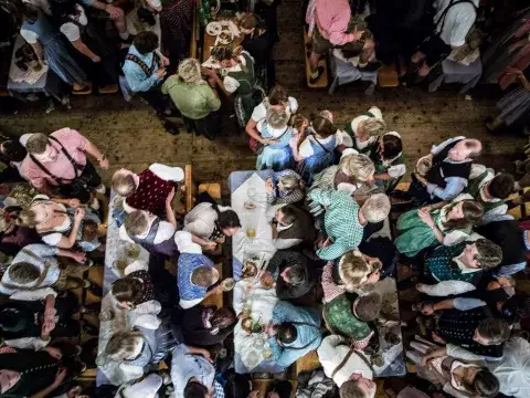 Wiesn-Tisch fr 2025 reservieren: Alle Informationen - muenchen.de