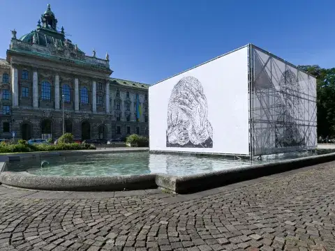 Outdoor-Kunstprojekt in München: past statements – Denkmäler