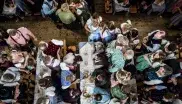 Wiesn-Gäste im Bierzelt auf dem Oktoberfest