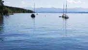 Ein Segelboot auf dem Starnberger See