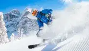 Skifahrer auf der Abfahrt