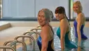 Frauen beim Aqua-Fitness im Wasser