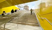 Die Treppenanlage des U-Bahnhofs Sendlinger Tor zur Sendlinger Straße.