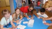 Kinder malen im Kinder- und Jugendmuseum