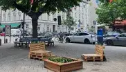 Eine Stadtterasse zum Entspannen in München