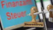Steuererklärungsstempel im Finanzamt