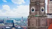 Frauenkirche mit Uhr