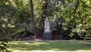 Die Konfuzius-Statue im Dichtergarten