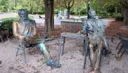 Denkmal von Helmut Dietl und Helmut Fischer an der Münchner Freiheit