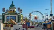 Wirtestraße mit Blick auf Riesenrad