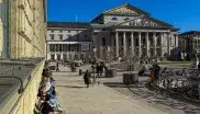 Max-Joseph-Platz im Frühling 2026